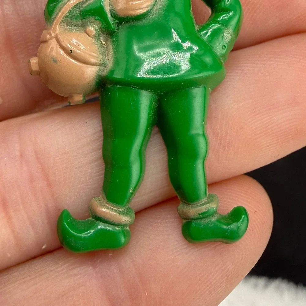 Vintage Leprechaun Pin Elf Green Plastic Pot of Gold St Patricks Day Kitch